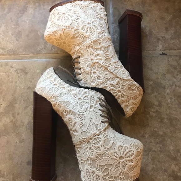 DV8 by Dolce Vita Ivory Lace Flower Platform Pump Size 7.5 - Picture 2 of 6